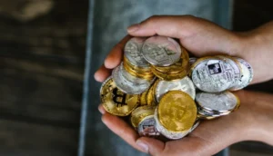 Scopri PoW vs PoS: confronto tecnico, energetico e di investimento nel 2025. Quale blockchain scegliere? Analisi approfondita!