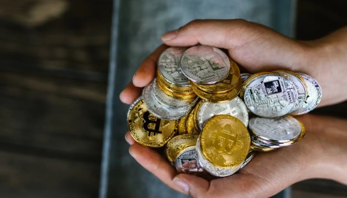 Scopri PoW vs PoS: confronto tecnico, energetico e di investimento nel 2025. Quale blockchain scegliere? Analisi approfondita!