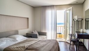 Scopri come trasformare un immobile in una redditizia casa vacanze! Segui la nostra guida per calcolare il ROI degli affitti brevi e massimizza il tuo investimento."
