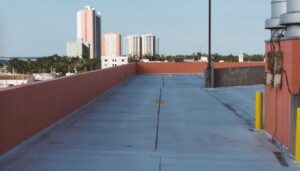 ista panoramica del tetto di un moderno condominio, ideale per investire in immobili frazionati con rendimenti stabili e accessibili