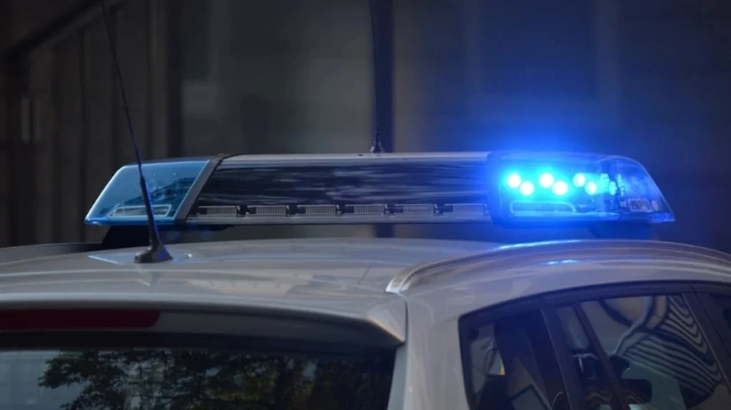 Dettaglio del tetto dell'auto dei carabinieri