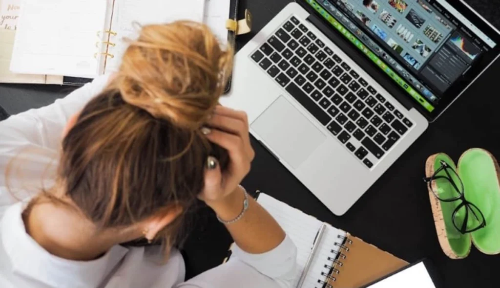 Ragazza al lavoro