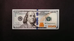 Confronto valute: USD ed Euro. Scopri come i costi degli ETF influenzano il tuo investimento, espresso anche in valuta locale