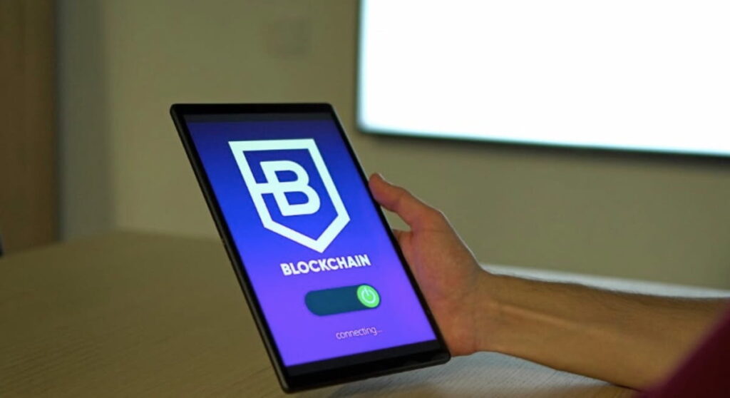 Un'immagine che illustra visivamente il simbolo della blockchain su uno smartphone