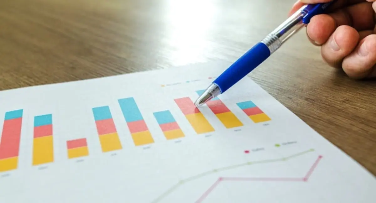 Scopri come interpretare il Dot Plot della Federal Reserve: una guida pratica per leggere le proiezioni dei tassi di interesse e anticipare le mosse della politica monetaria USA.