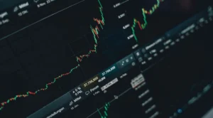 L'impatto della variazione dei tassi sulla quotazione di un titolo a 50 anni: la sensibilità del prezzo (duration) aumenta esponenzialmente sulle scadenze ultradecennali.